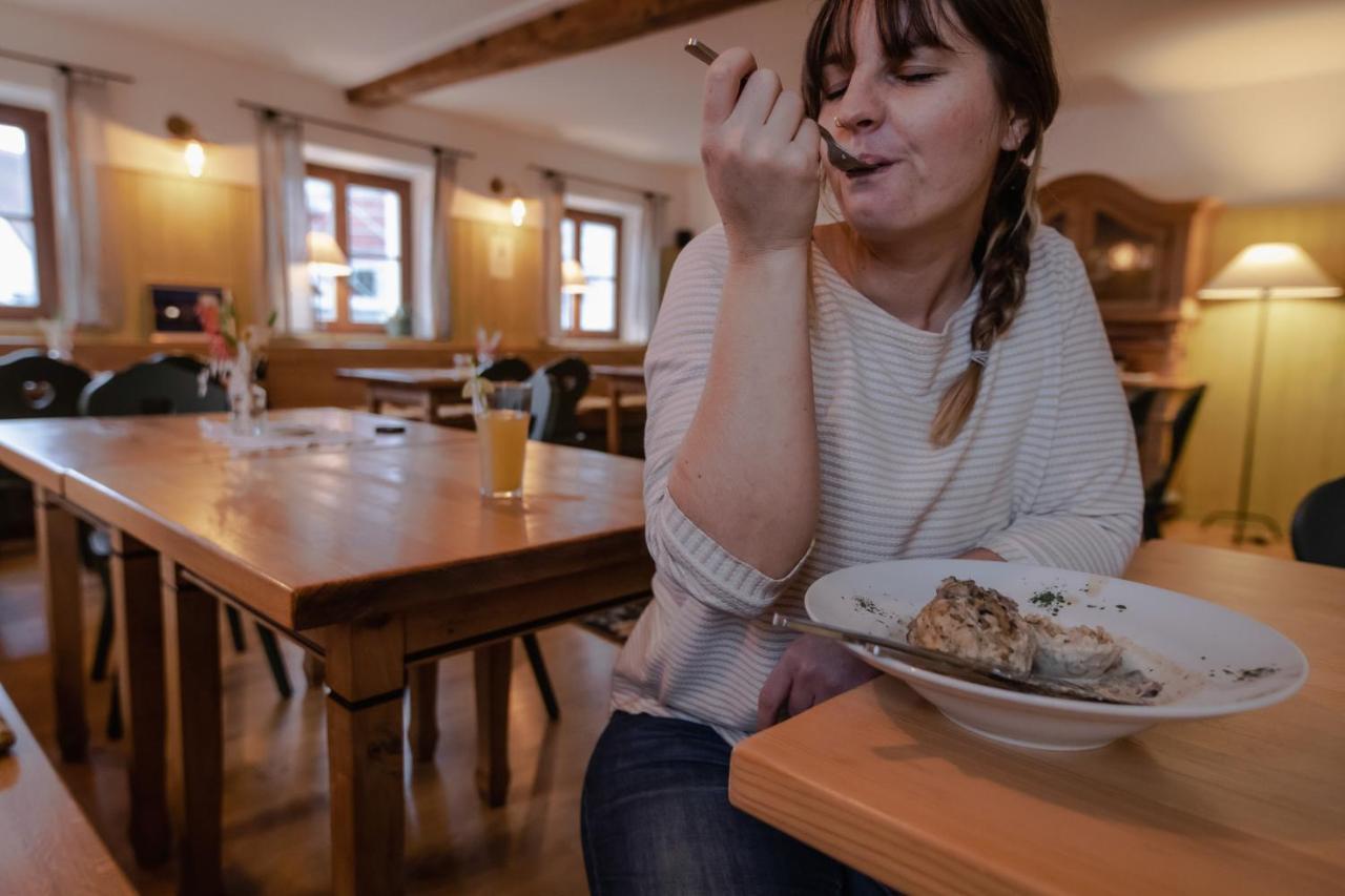 Kastanienhof Pfettrach Hotell Altdorf  Eksteriør bilde
